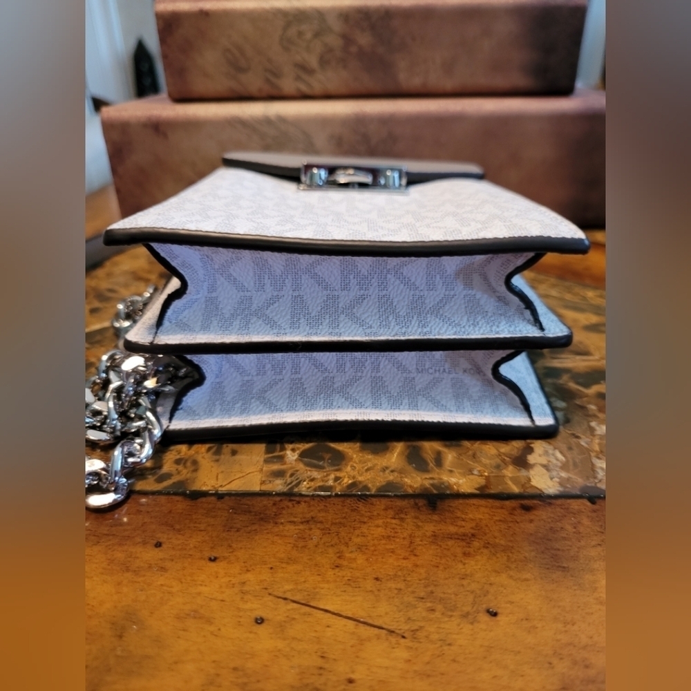 Michael Kors Rose Phone Bag - Picture 5 of 10